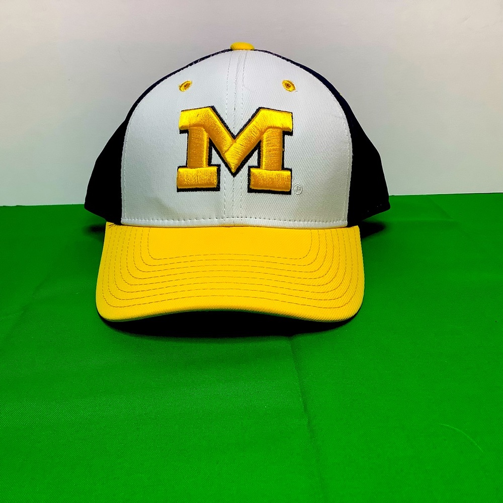 Men’s adidas Michigan Wolverines baseball cap L/XL excellent pre-owned cond
